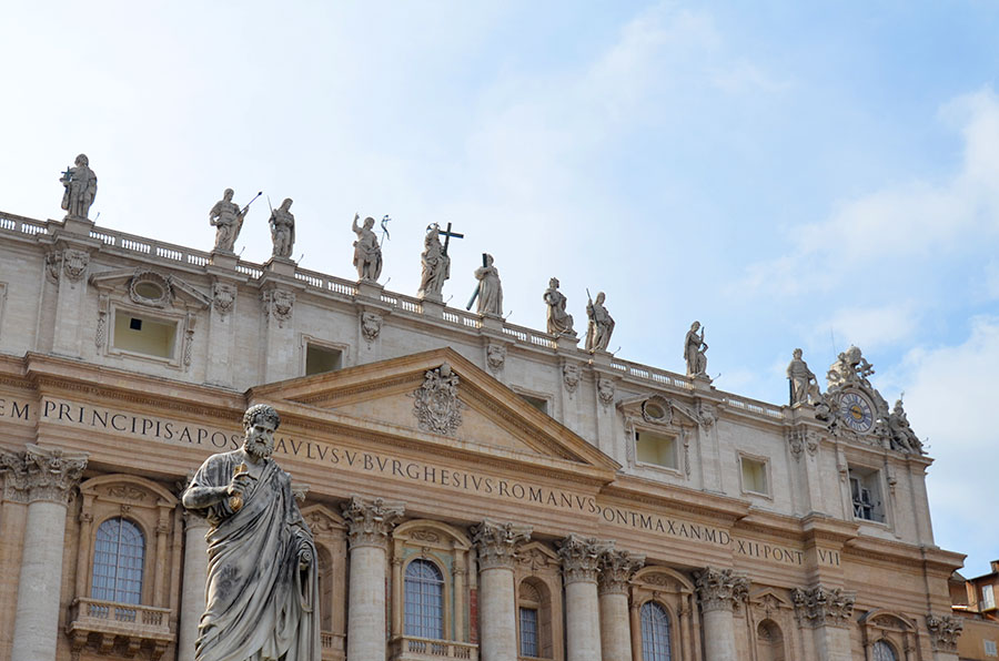 Blauer Himmel über der Vatikan Stadt in Rom